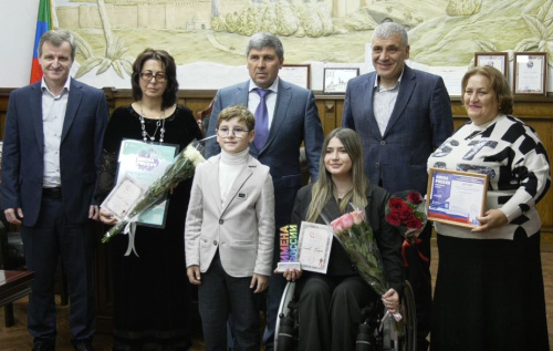 Глава Дербента встретился с Ирадой Хановой